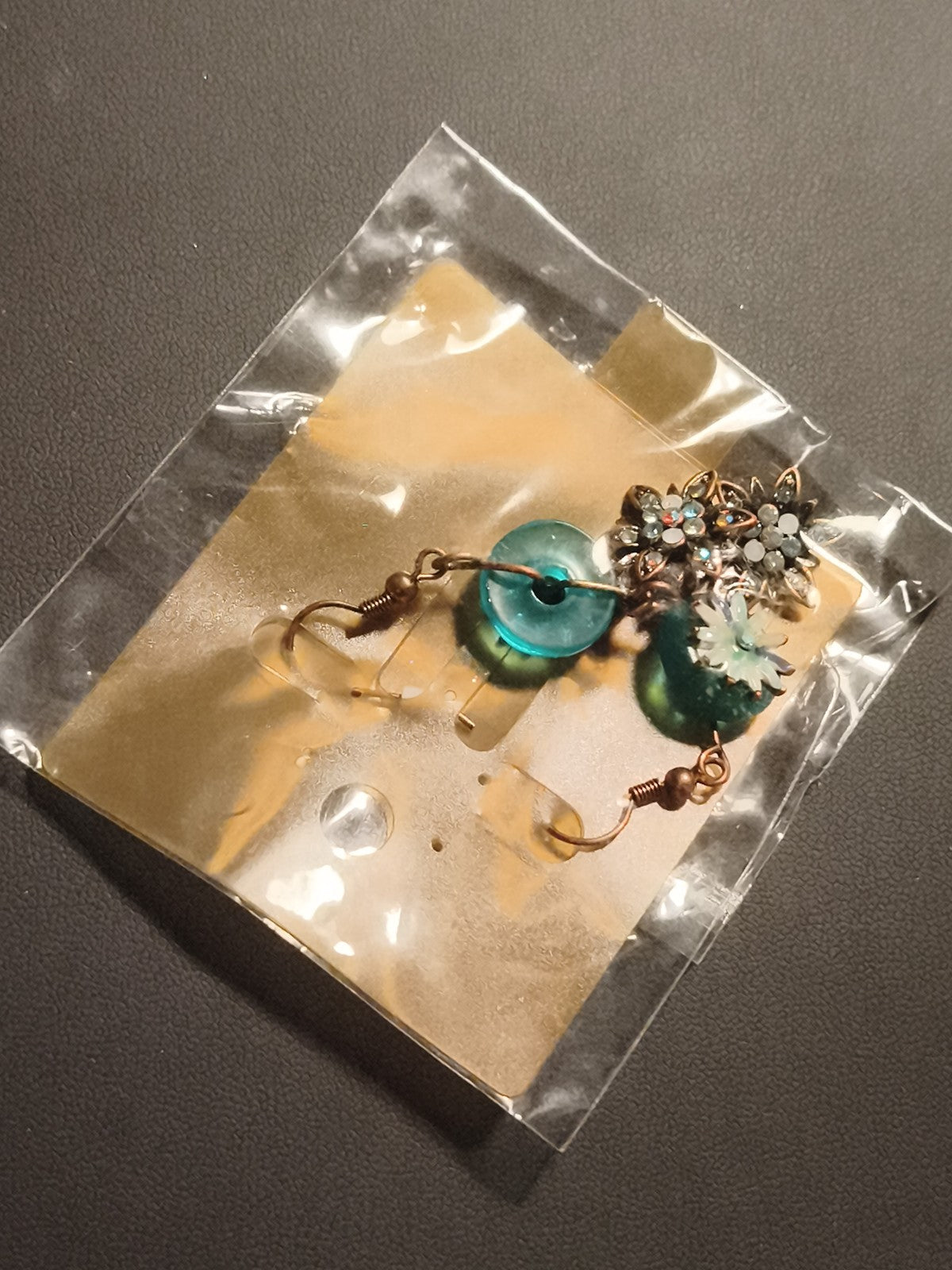 Paire de boucles d’oreilles vintage fleurs bleu turquoise deadstock, crochet bro