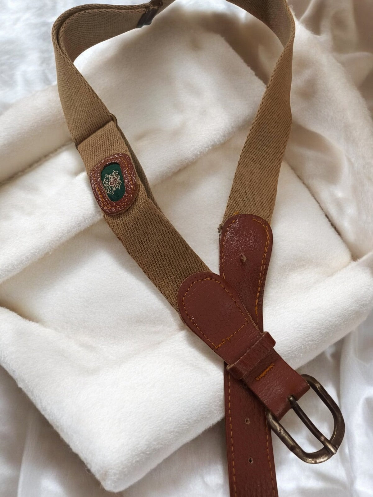 Ceinture vintage kaki et cuir, boucle métal, accessoire rétro ancien