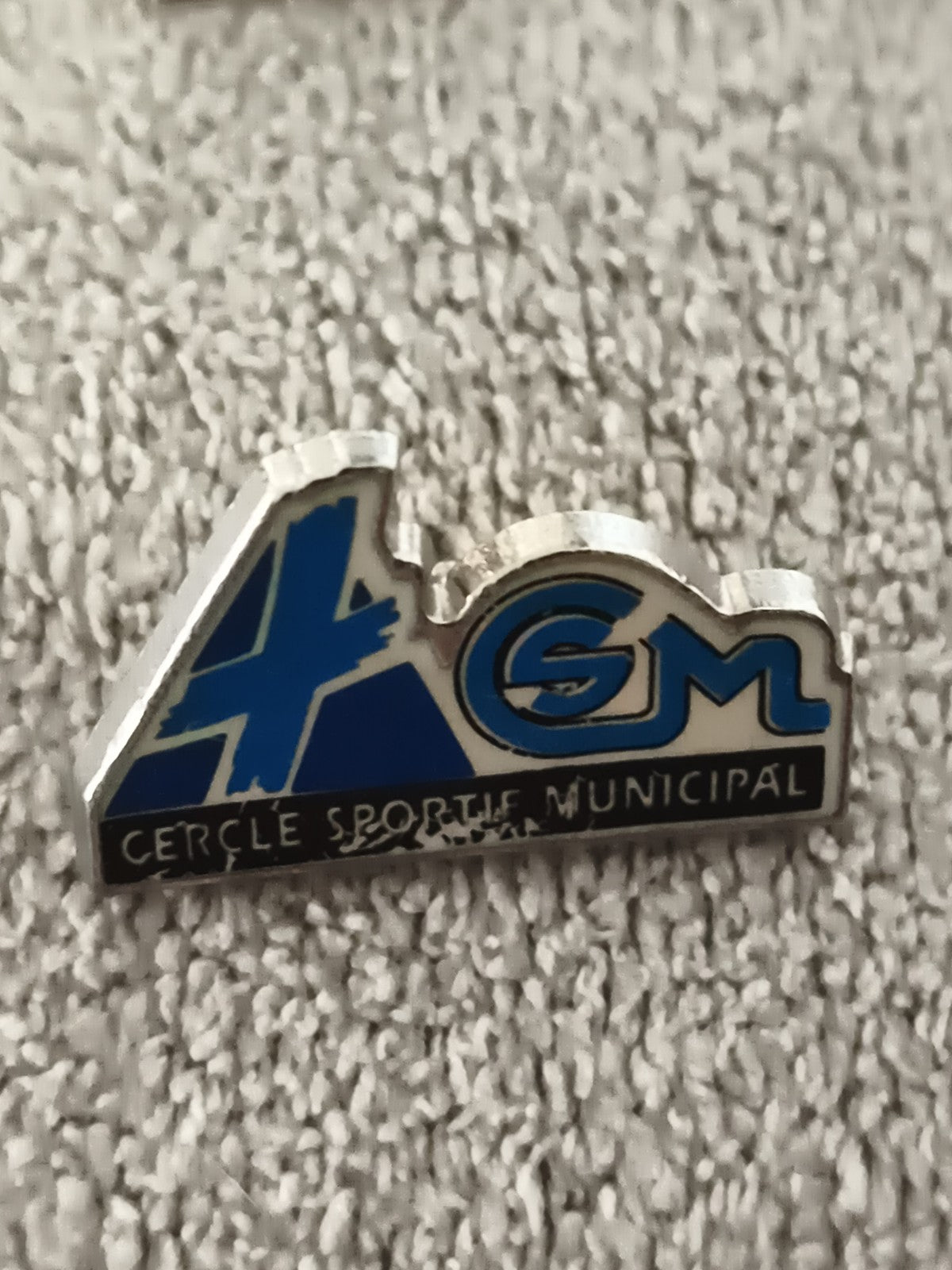 Pin's vintage CSM Cercle Sportif Municipal émaillé bleu logo sport (Ref 9)
