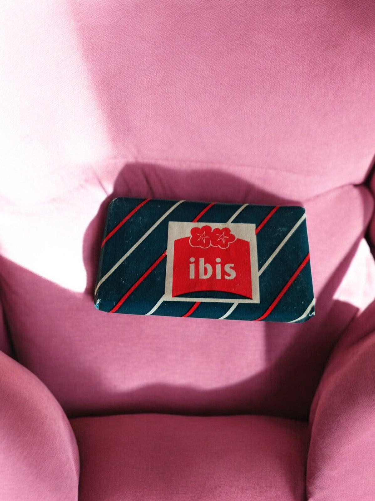 Savon d'hôtel Ibis vintage emballage original bleu rétro – souvenir ancien