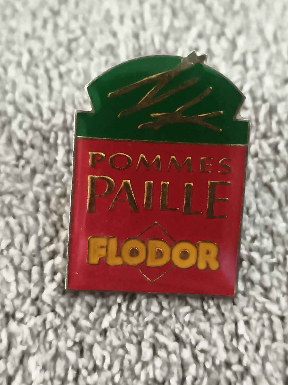Pin's vintage Flodor Pommes Paille rouge vert publicitaire ancien (Ref 4)