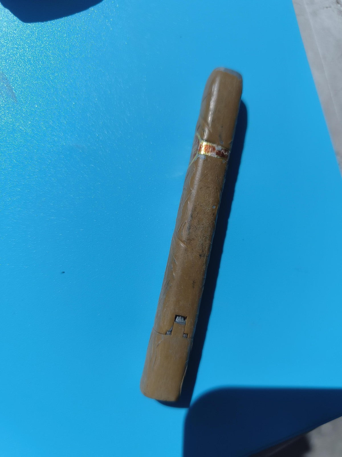 Ancien briquet publicitaire en forme de cigare, objet vintage collection