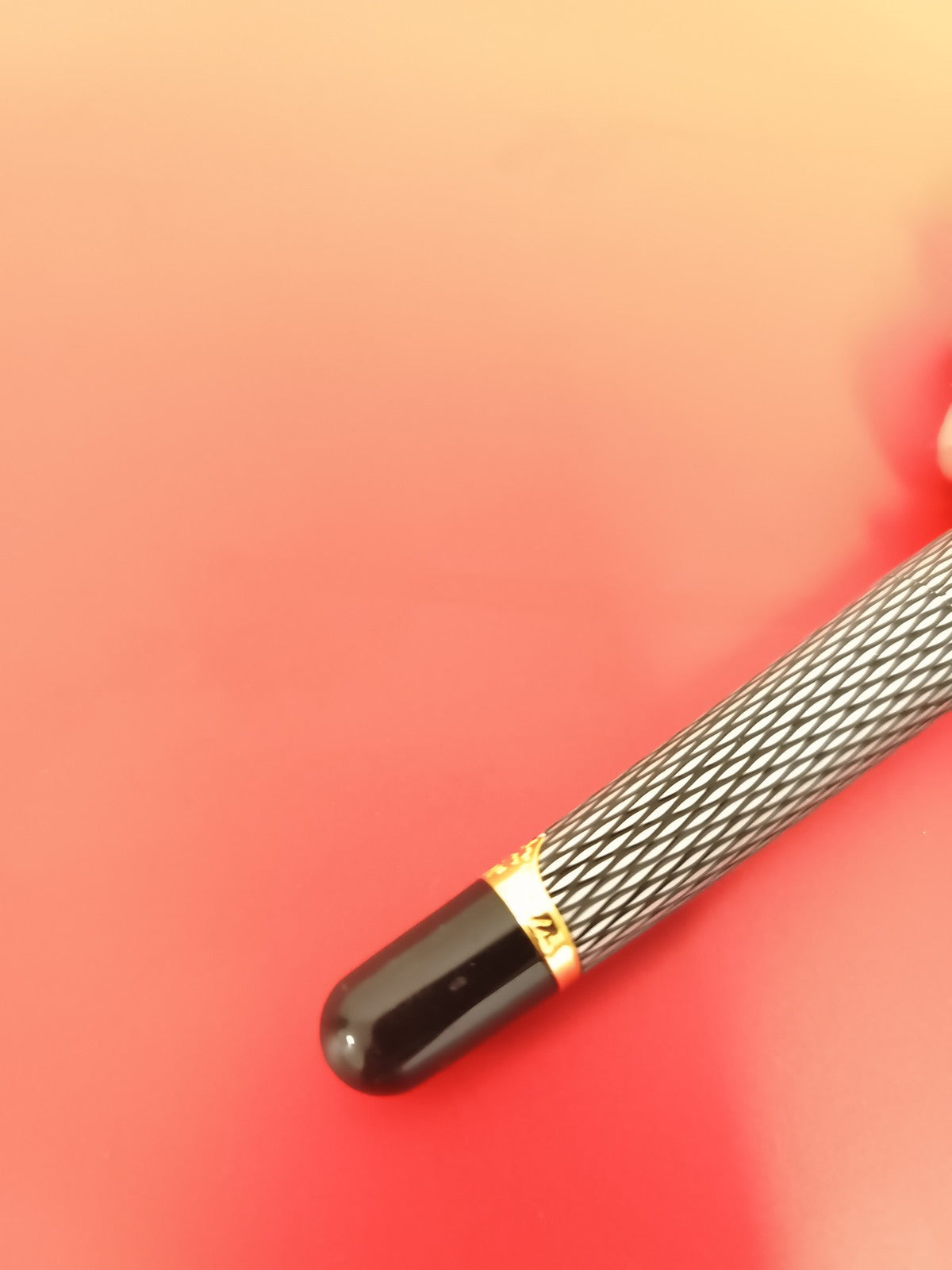 Stylo vintage Creeks motif losanges noirs doré ancien stylo-plume rétro