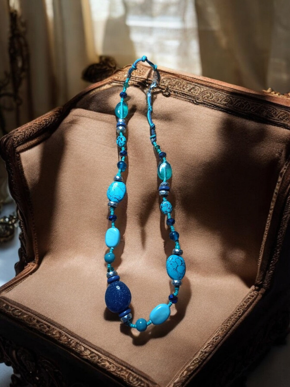 Collier vintage perles bleues design créateur, bijou fantaisie original