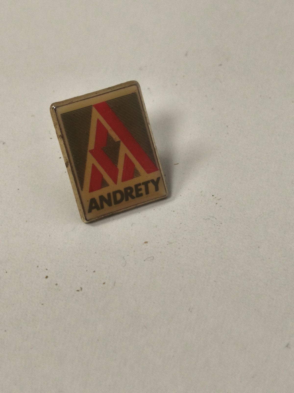 Pin's ancien rétro Andrety vintage pour collectionneur objet publicitaire rare