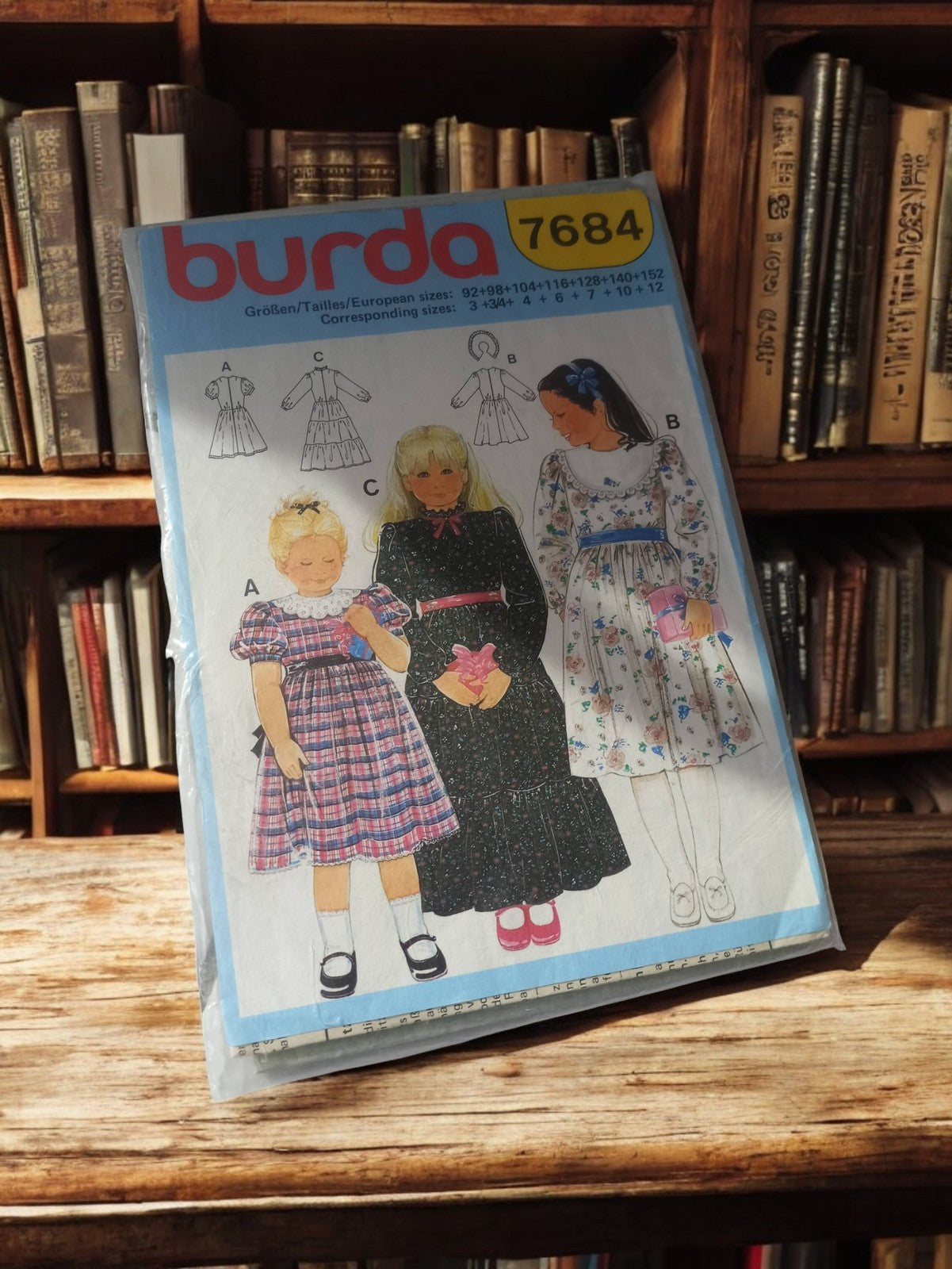 Patron couture vintage Burda 7684 robe fillette rétro années 80, original ancien