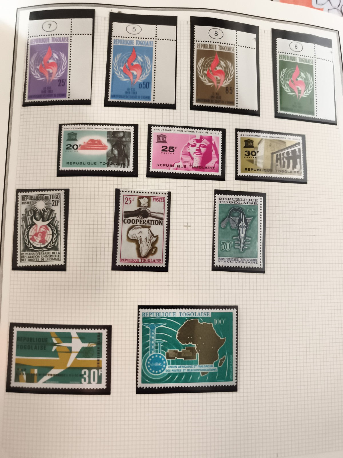 Timbres neufs République Togolaise anciens, thèmes ONU, Afrique, monuments
