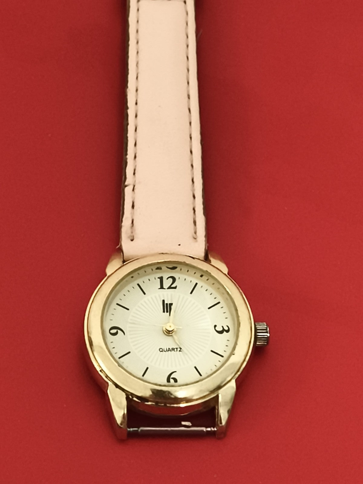 Montre Lip quartz femme dorée cadran blanc bracelet rose vintage à pile