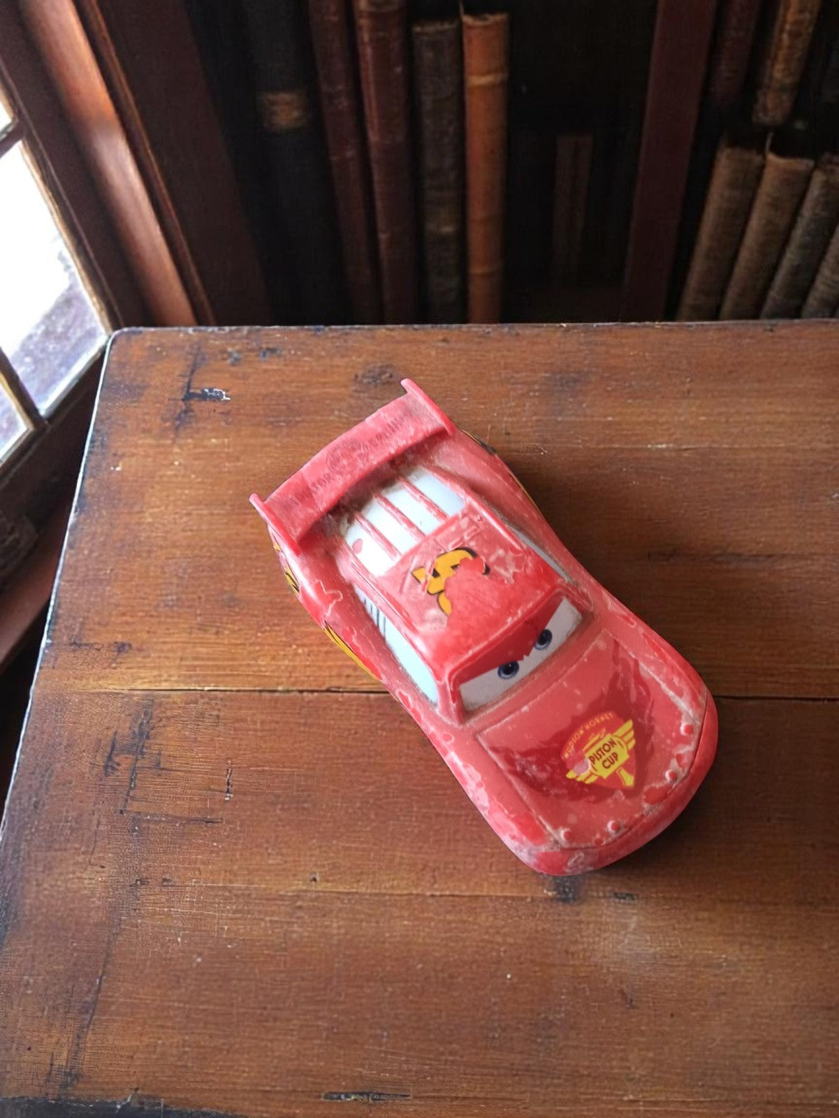 Voiture miniature Cars Disney vintage rouge – Modèle Flash McQueen rare