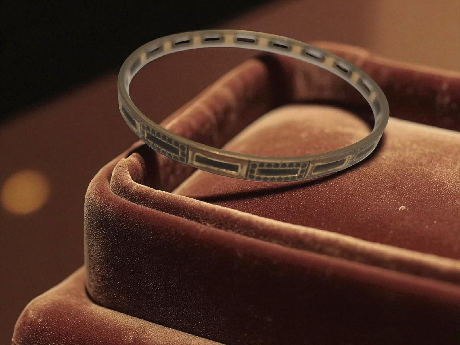 Bracelet ancien ethnique vintage en métal, jonc rigide fin, bijou rétro