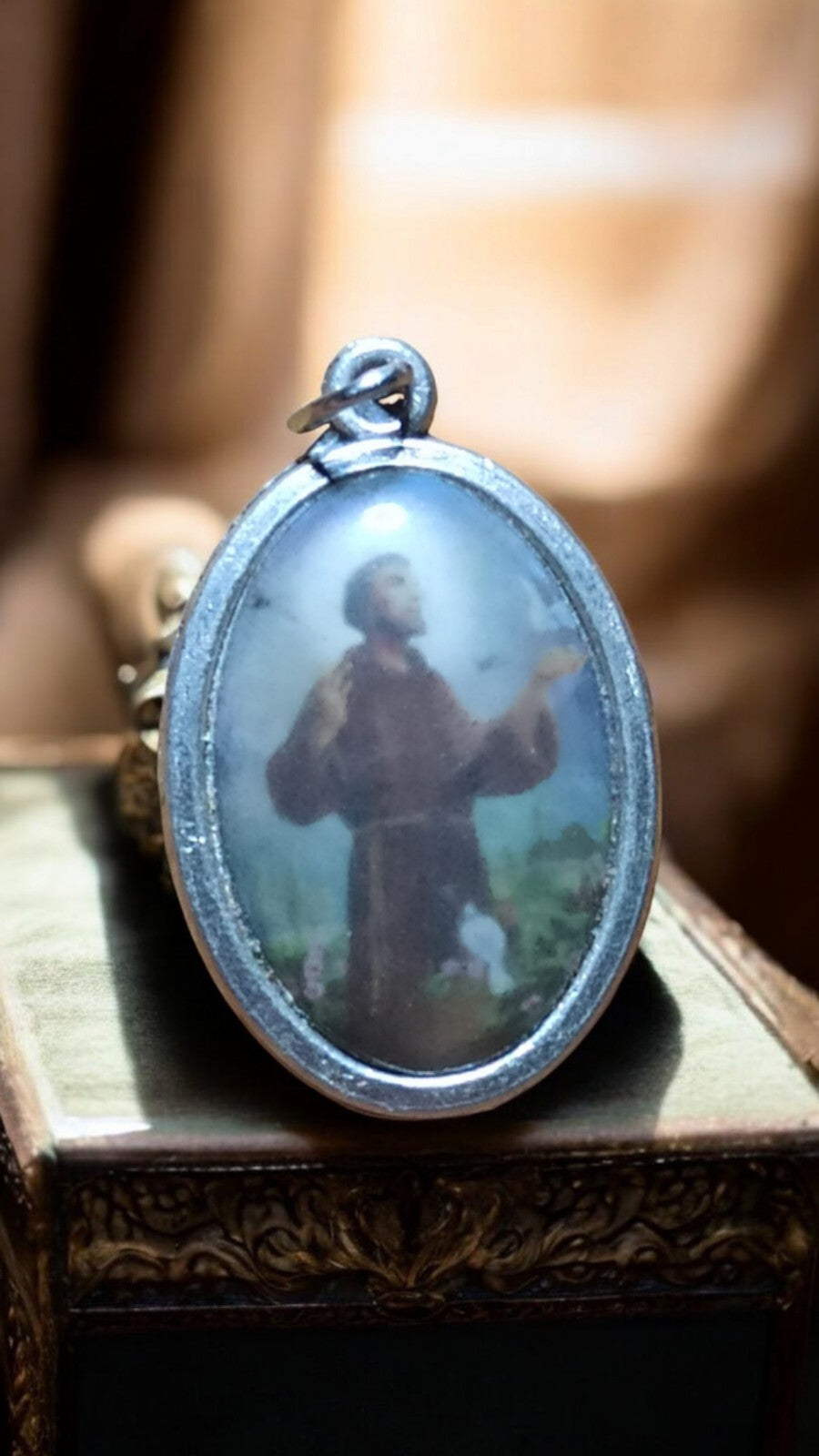 Médaille religieuse vintage ovale Saint moine, image sous verre, histoire & patr