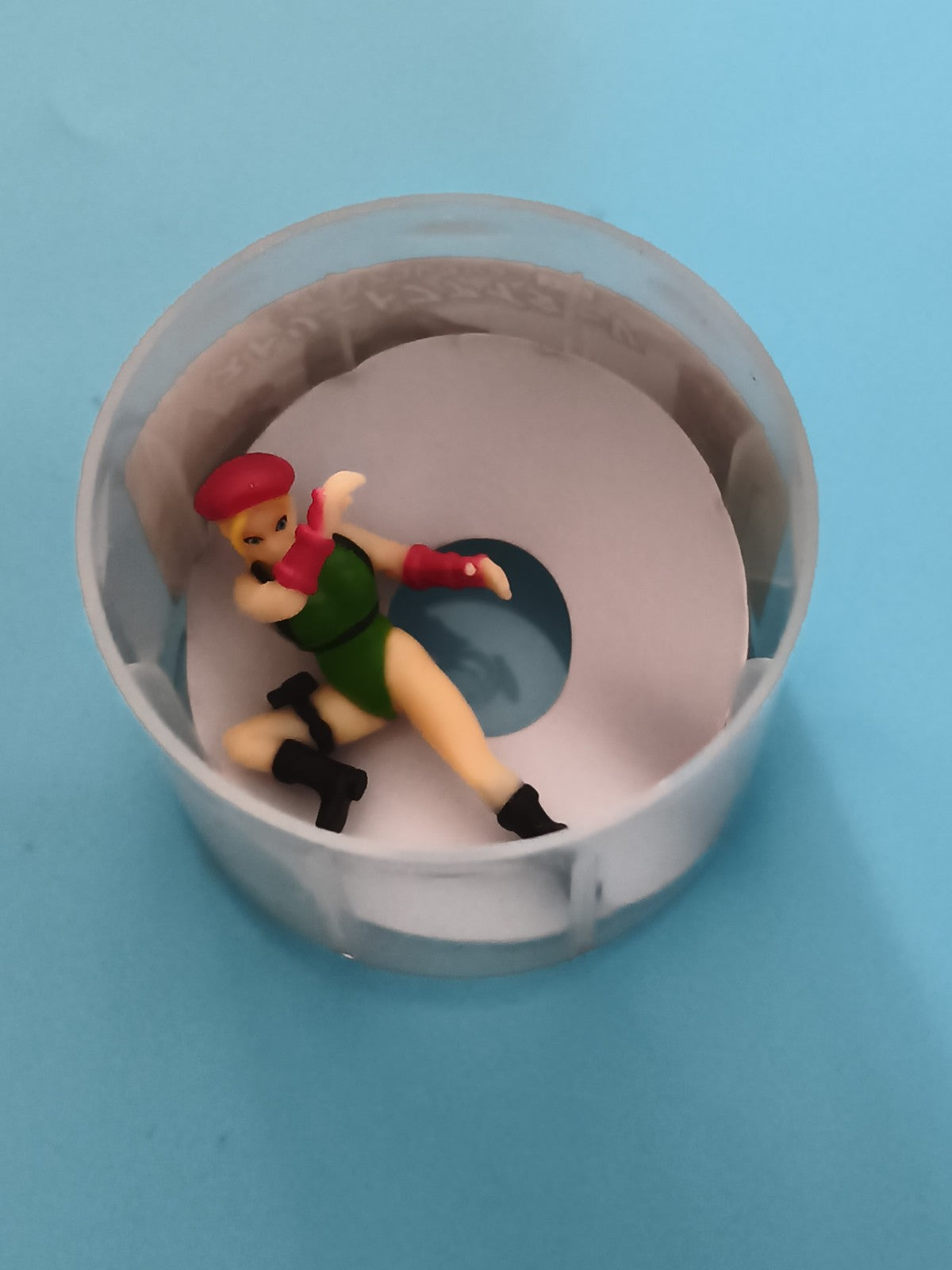 Figurine Street Fighter Cammy capsule jouet décor vert rouge