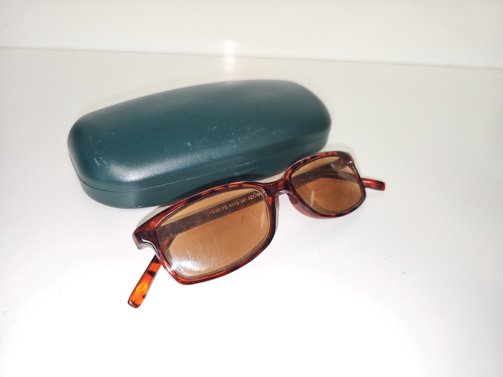 Paire de lunettes de vue Auriol bakélite monture optique rétro élégante