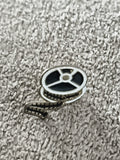 Pin's vintage bobine de film cinéma noir blanc, accessoire rétro (Ref 10)