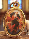 Pendentif religieux vintage ovale métal doré image Vierge Marie ancienne