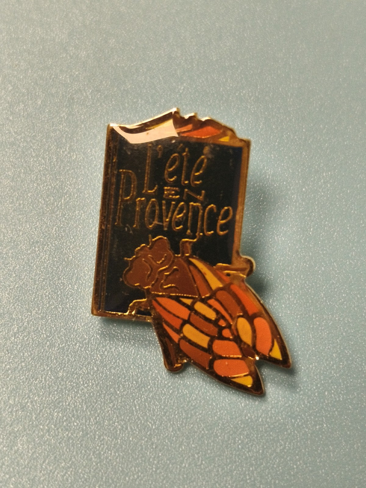 Pin's vintage L'été en Provence cigale émaillée collection rétro