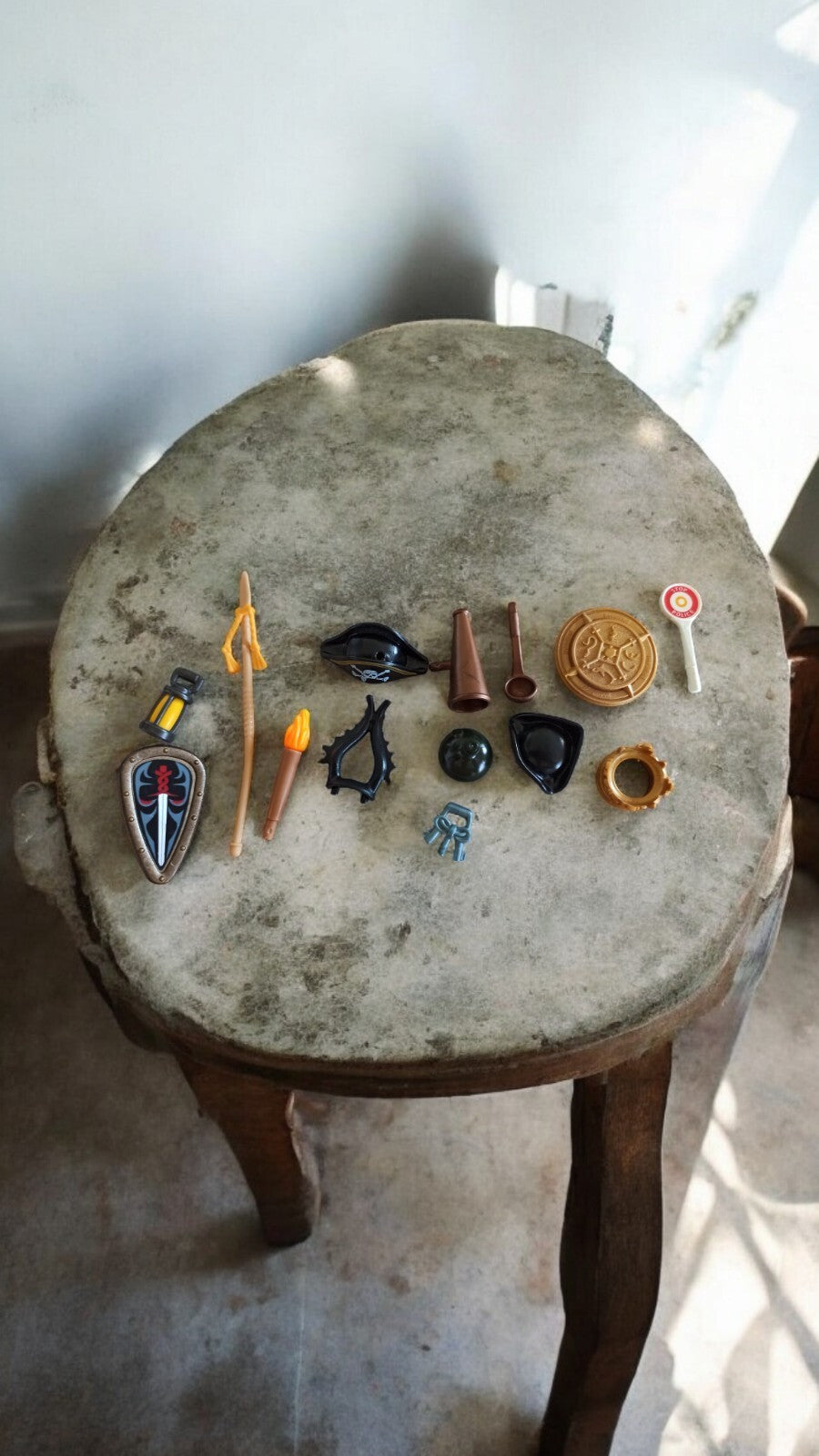 Lot accessoires Playmobil vintage rétro, armes, boucliers, pièces pirates
