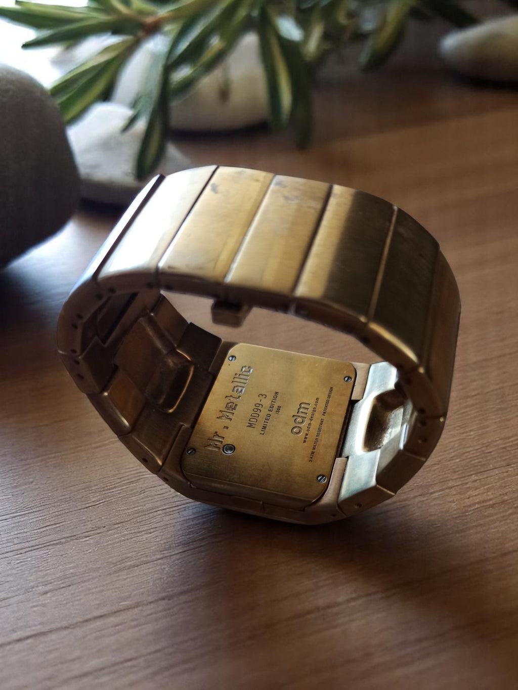 Montre digitale homme ODM dorée design, édition limitée vintage rare