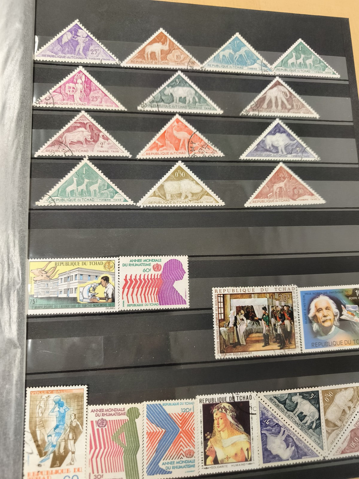 Lot de timbres République du Tchad, formes triangulaires et rectangulaires, moti
