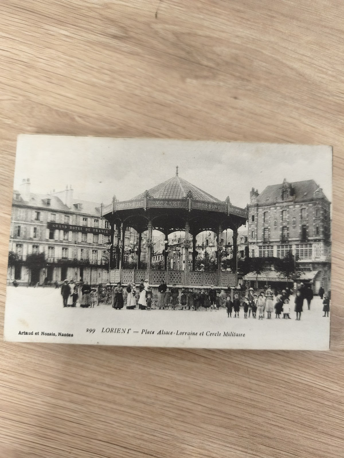 Ancienne CPA Lorient Place Alsace-Lorraine kiosque militaire noir et blanc vinta