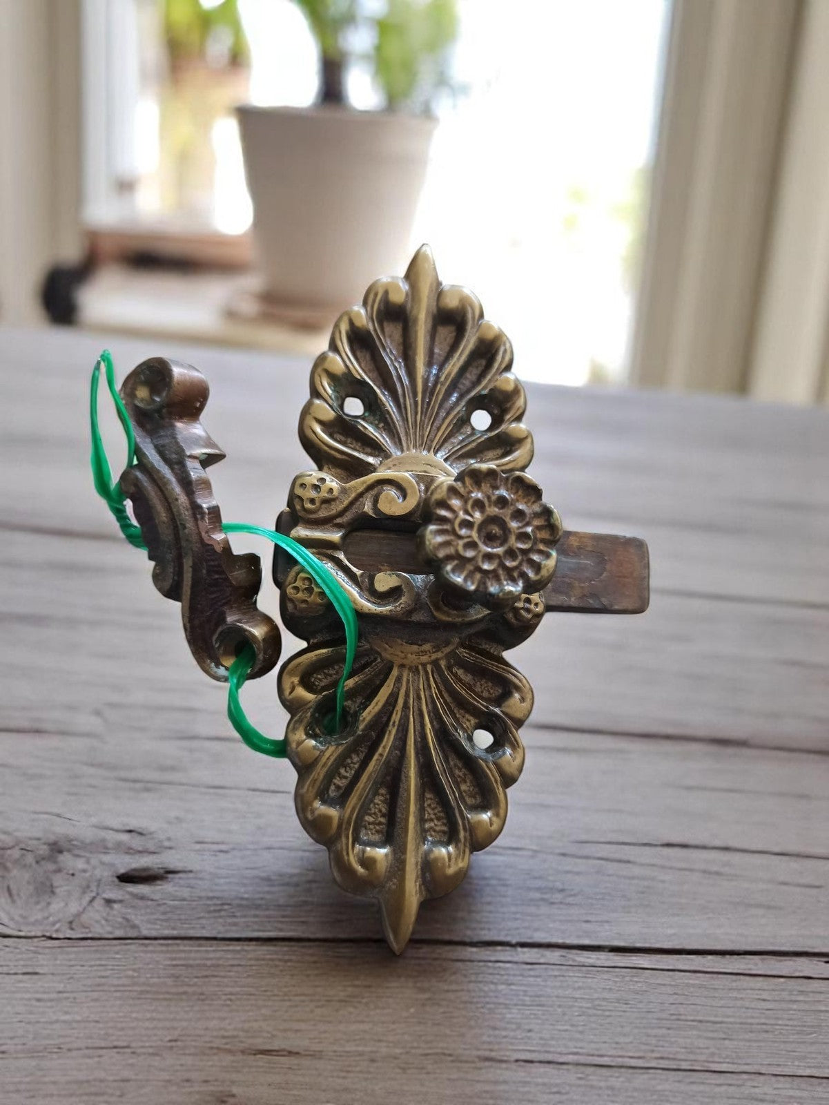 Poignée de porte ancienne début XXe style coquille bronze doré vintage