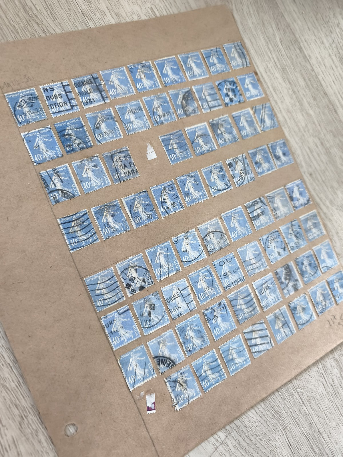 Gros lot timbres anciens Marianne bleus 40c oblitérés sur planche philatélie