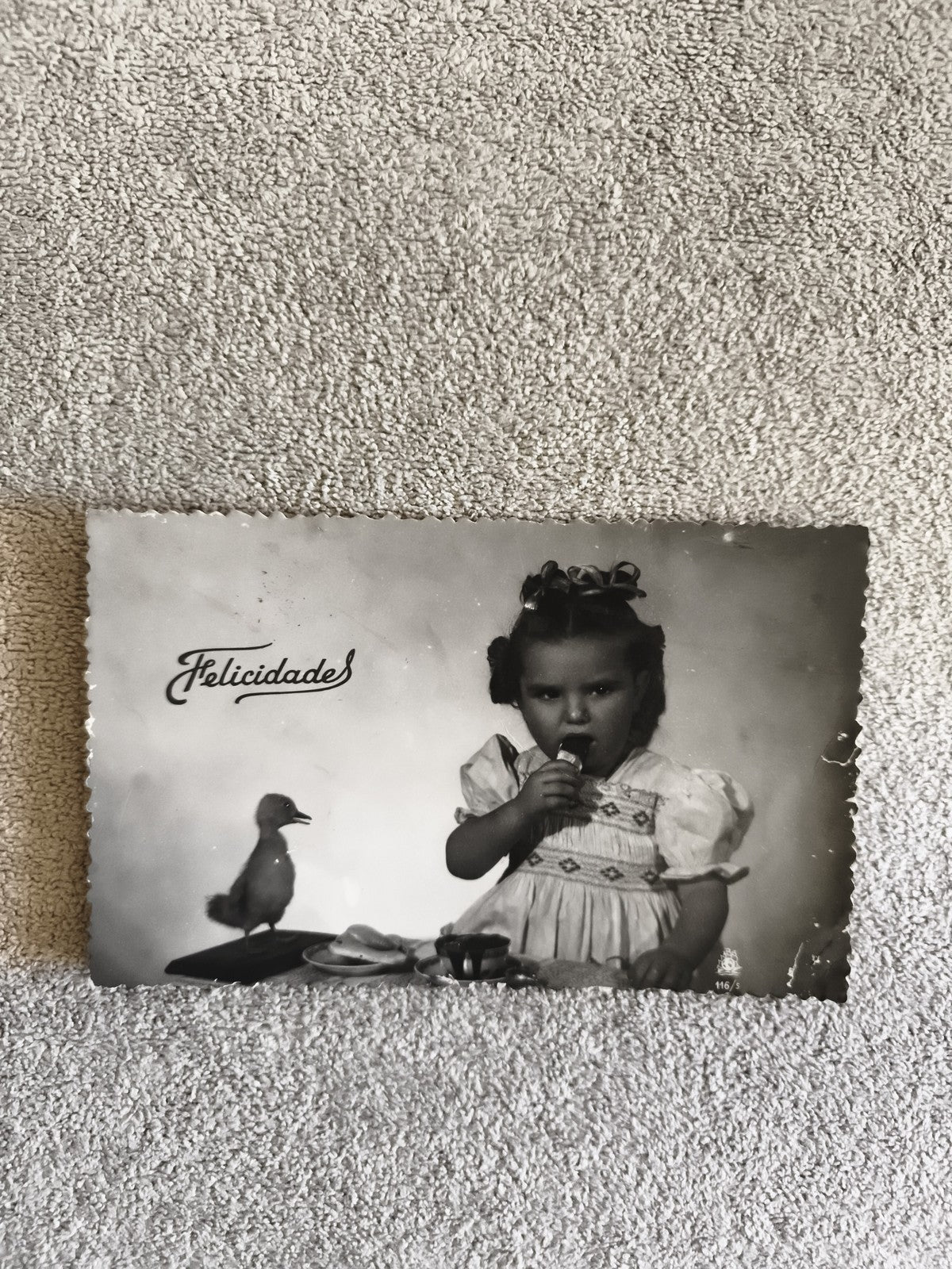 CPA photo ancienne enfant glace canard Felicidades bord dentelé