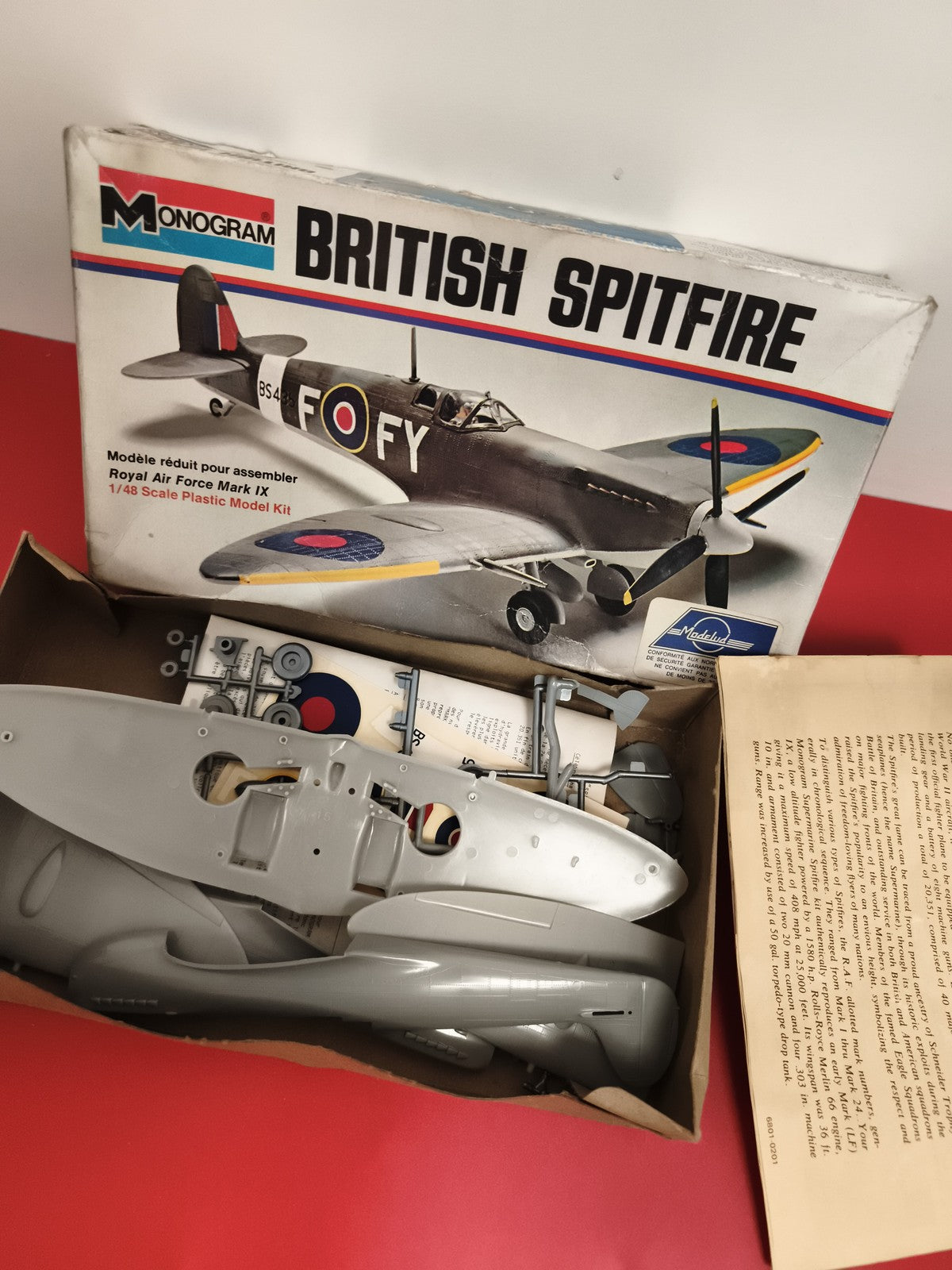 Maquette avion Monogram Spitfire 1/48, kit plastique, British RAF, boîte d'origi