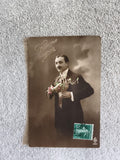 CPA Bonne Année homme bouquet costume timbre vert début XXe photo sépia