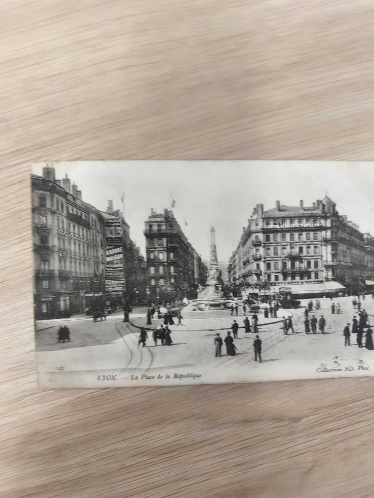 Ancienne carte postale CPA Lyon Place de la République Collection ND
