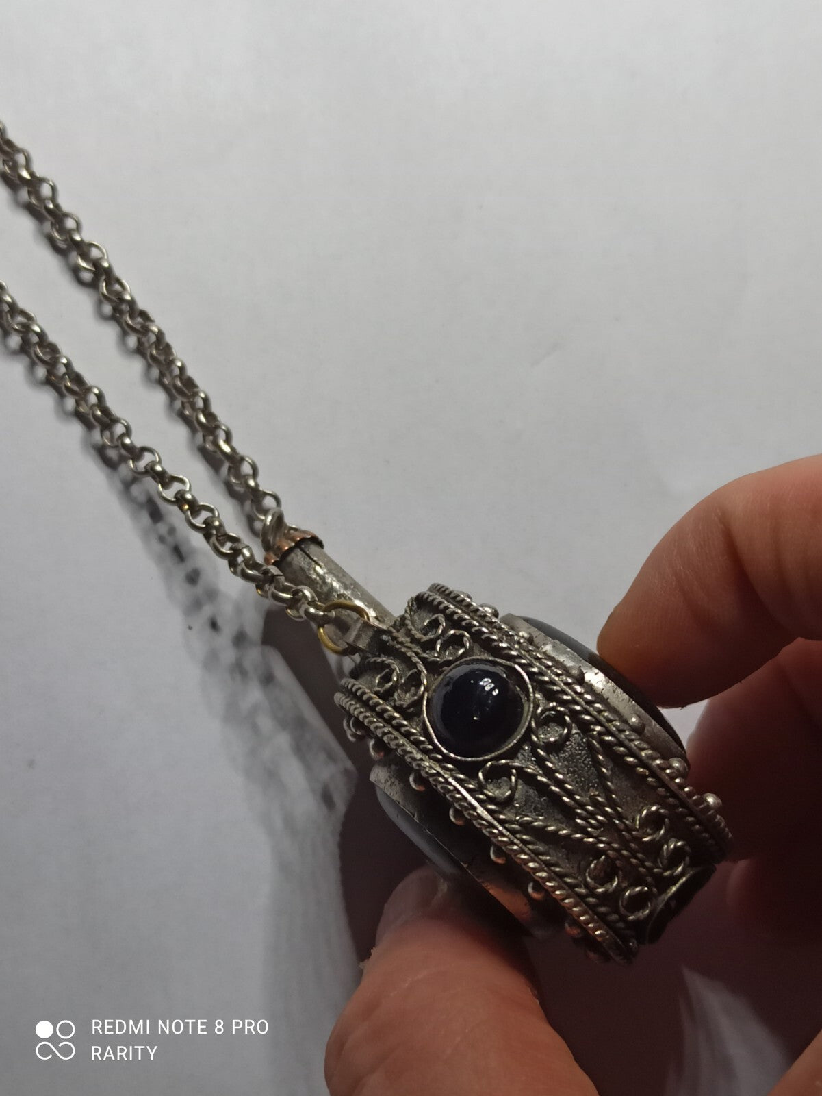 Collier flacon ancien pendentif médaillon noir style vintage parfum