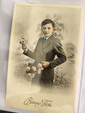 Carte postale ancienne Bonne Fête garçon costume fleurs CPA rétro
