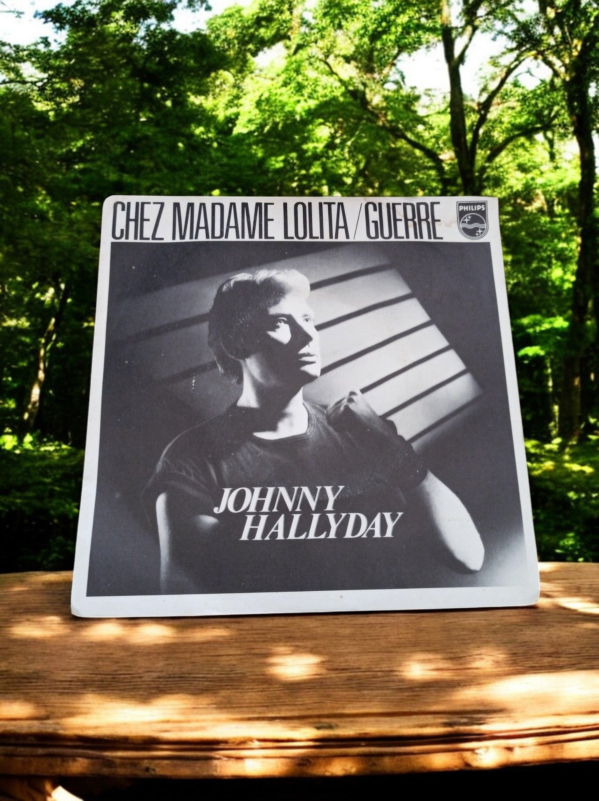 Vinyle 45 tours Johnny Hallyday Philips – Chez Madame Lolita / Guerre, vintage