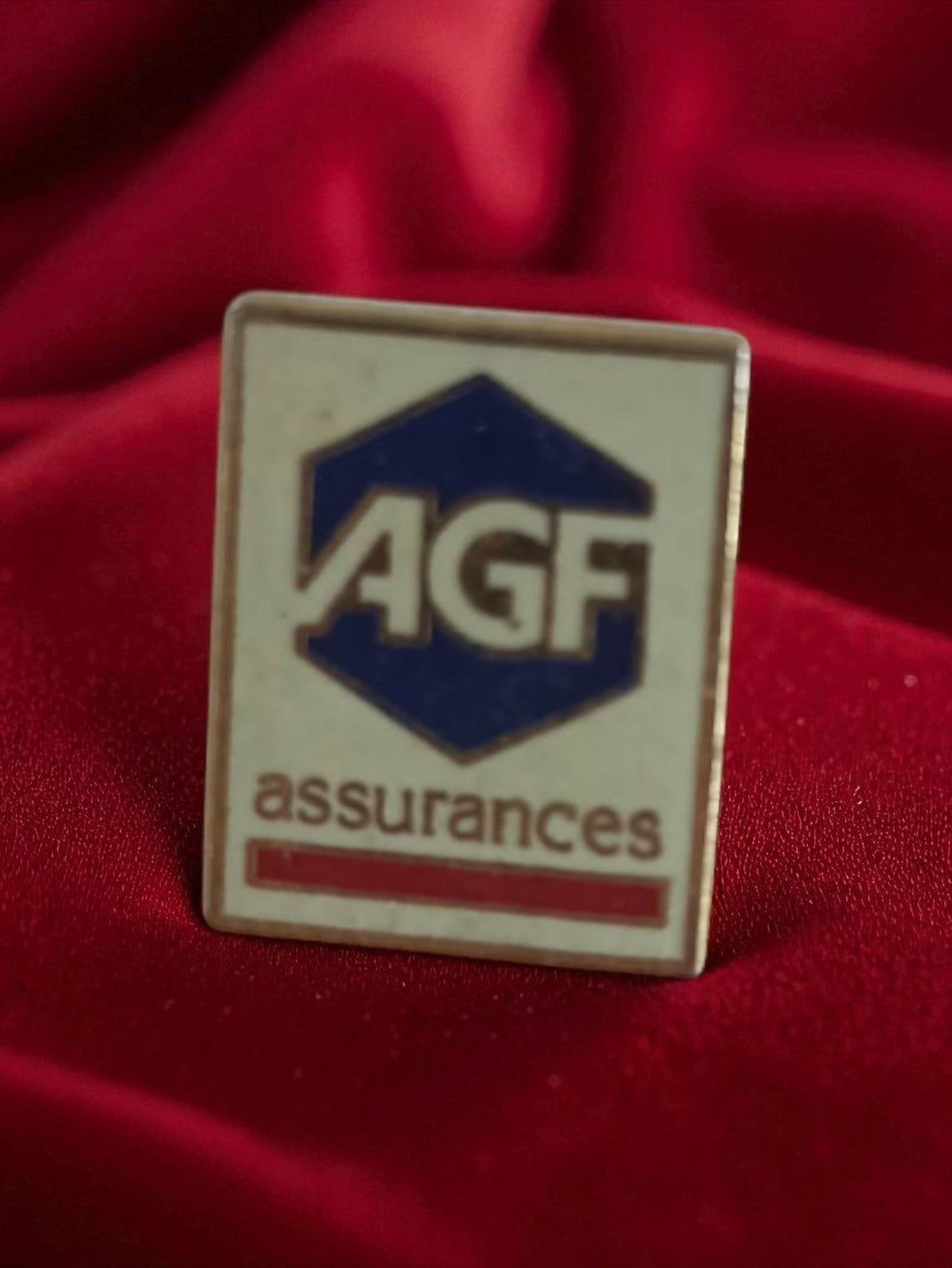 Pin's vintage AGF assurances ancien badge publicitaire rétro années 90