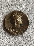 Médaille ancienne France Marianne relief, style Art nouveau, finition dorée