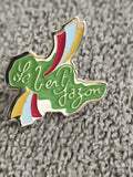 Pin's vintage Le Vert Gazon émail vert rouge bleu jaune (Ref 11) badge rétro