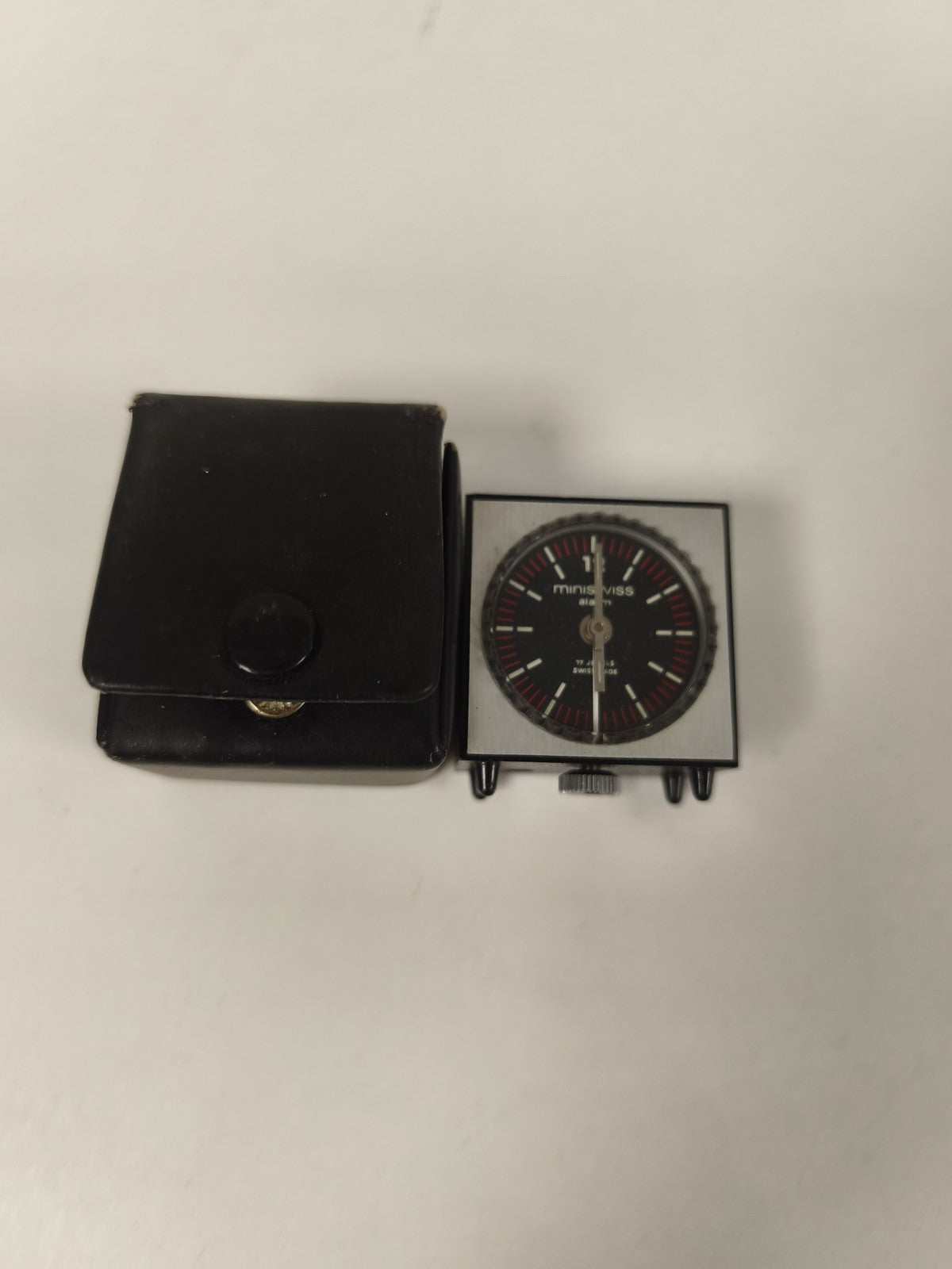 Ancien réveil de la marine Miniswiss alarm vintage carré avec étui cuir noir