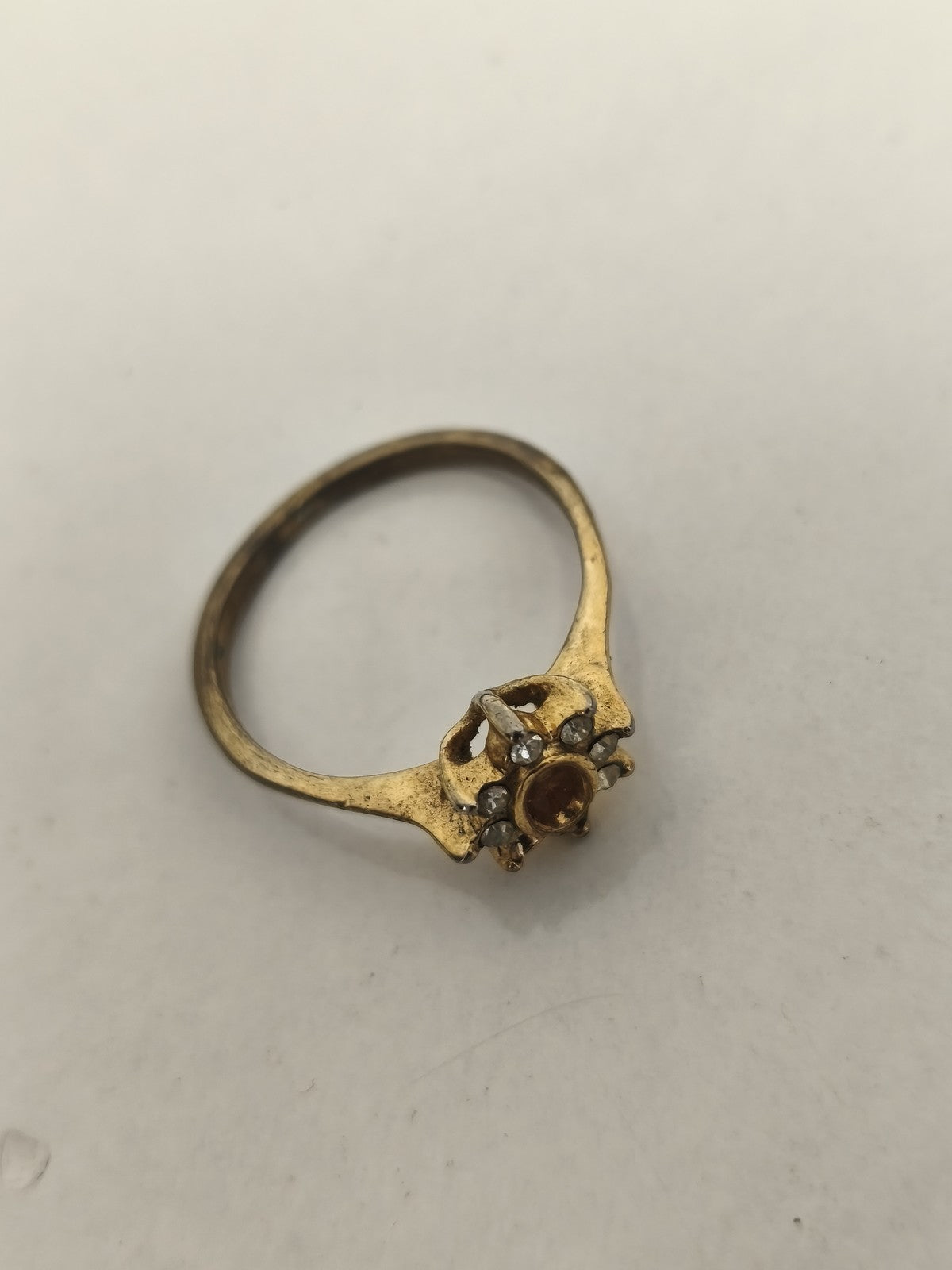 Bague ancienne plaquée or, pierre centrale ambrée, style rétro