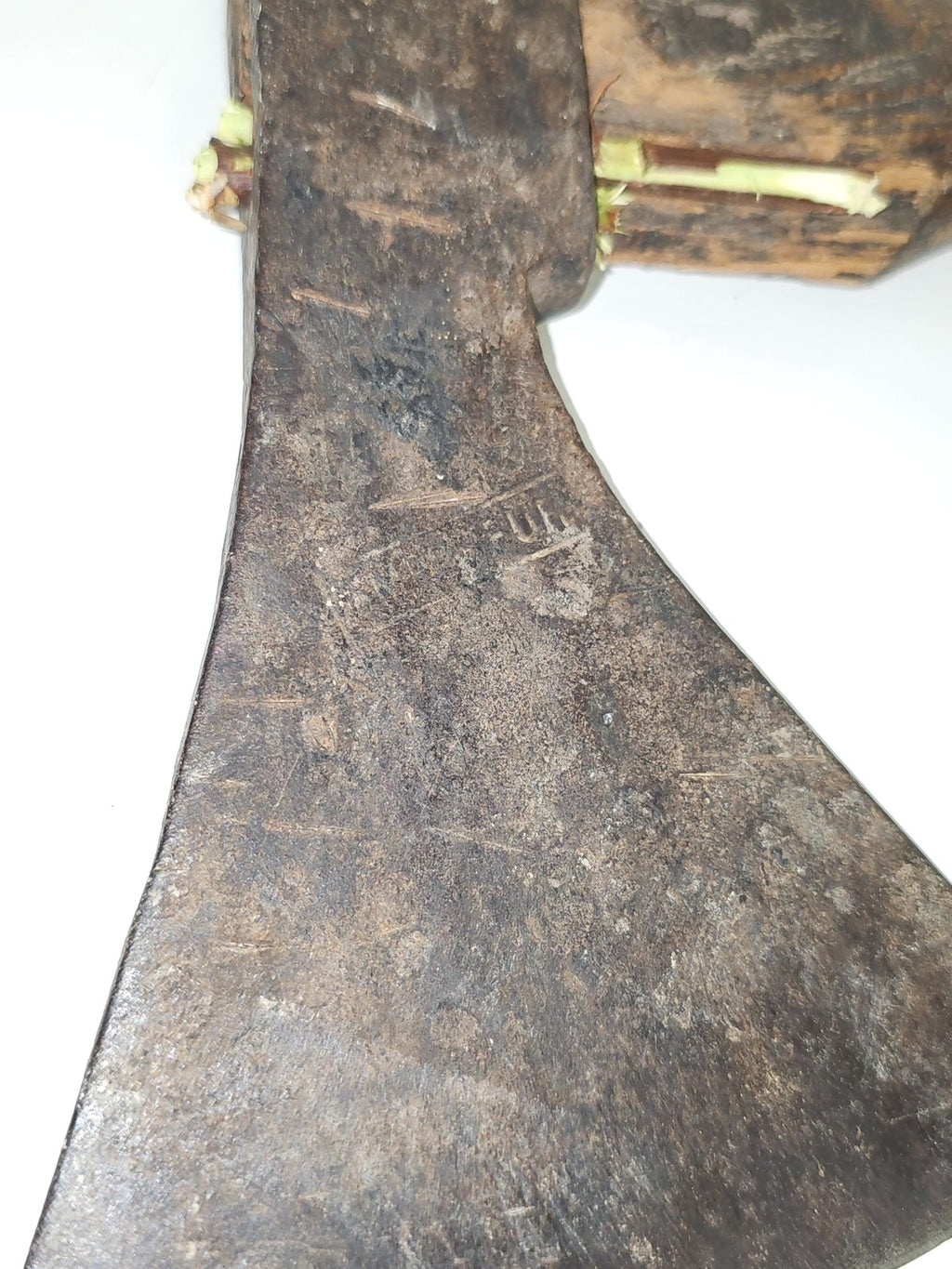 Hache ancienne signée XIXe, outil vintage rare de bûcheron, collection rétro