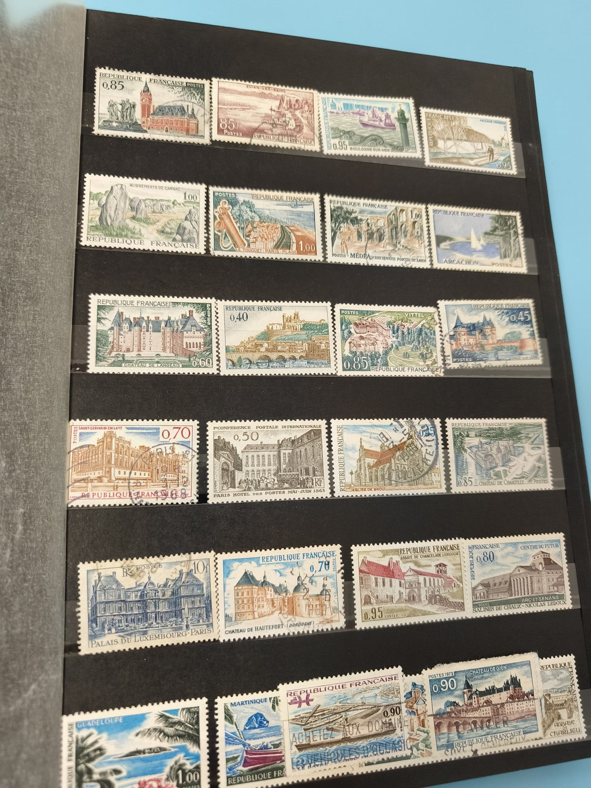 Lot d?anciens timbres oblitérés France monuments historiques collection vintage