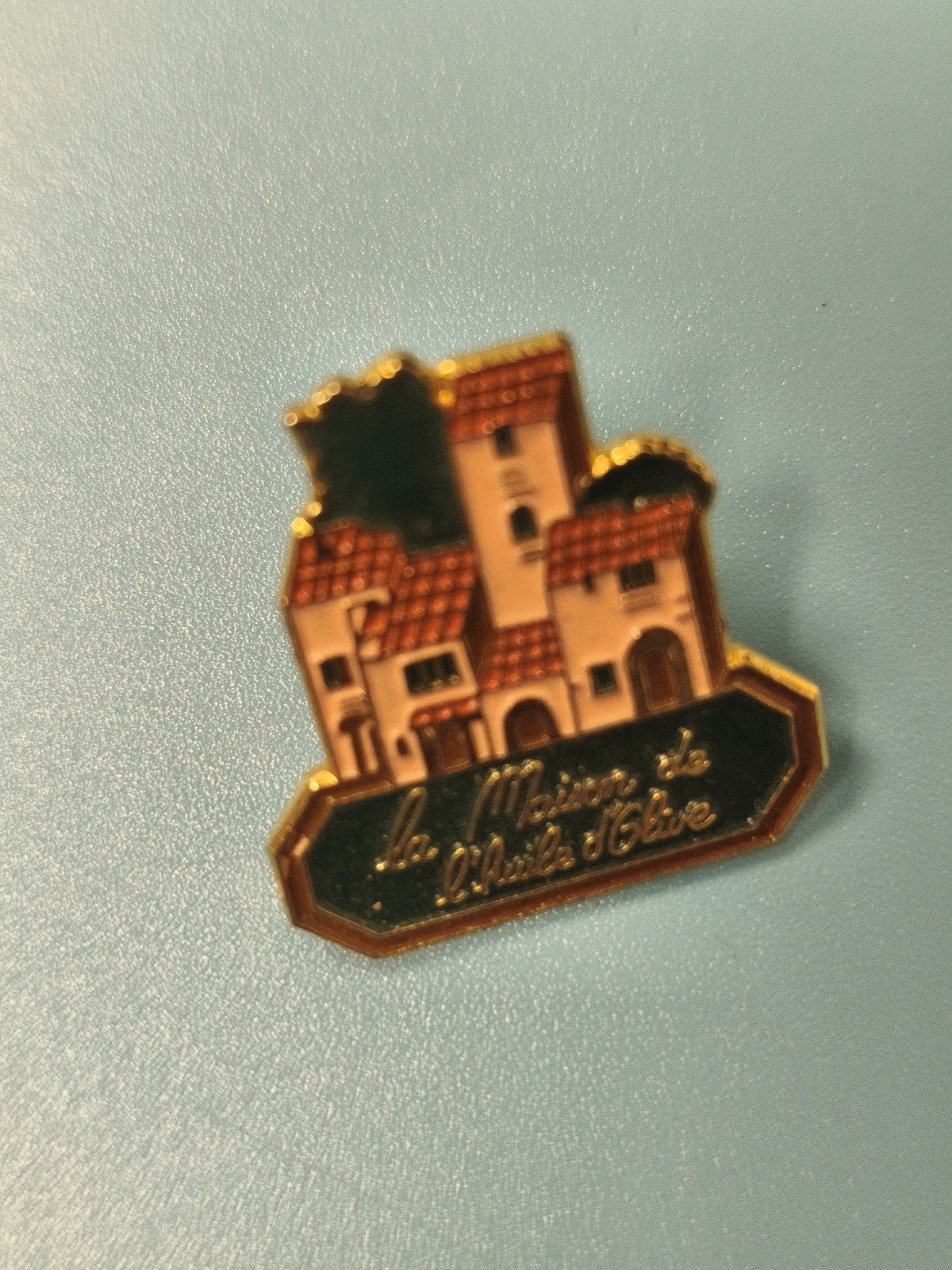 Vintage pin's La Maison de l'Huile d'Olive, émaillé, maison provençale, collecti