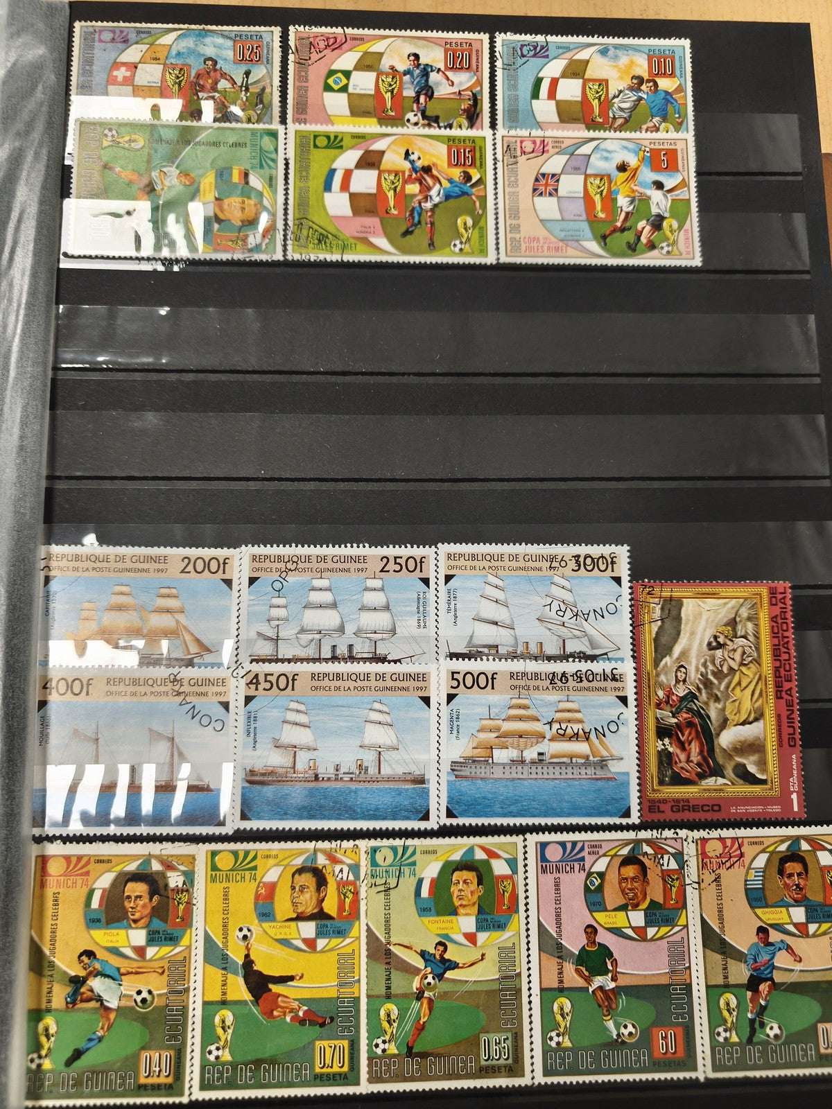 Lot de timbres thématiques football, navires et art, couleurs variées, Guinée et