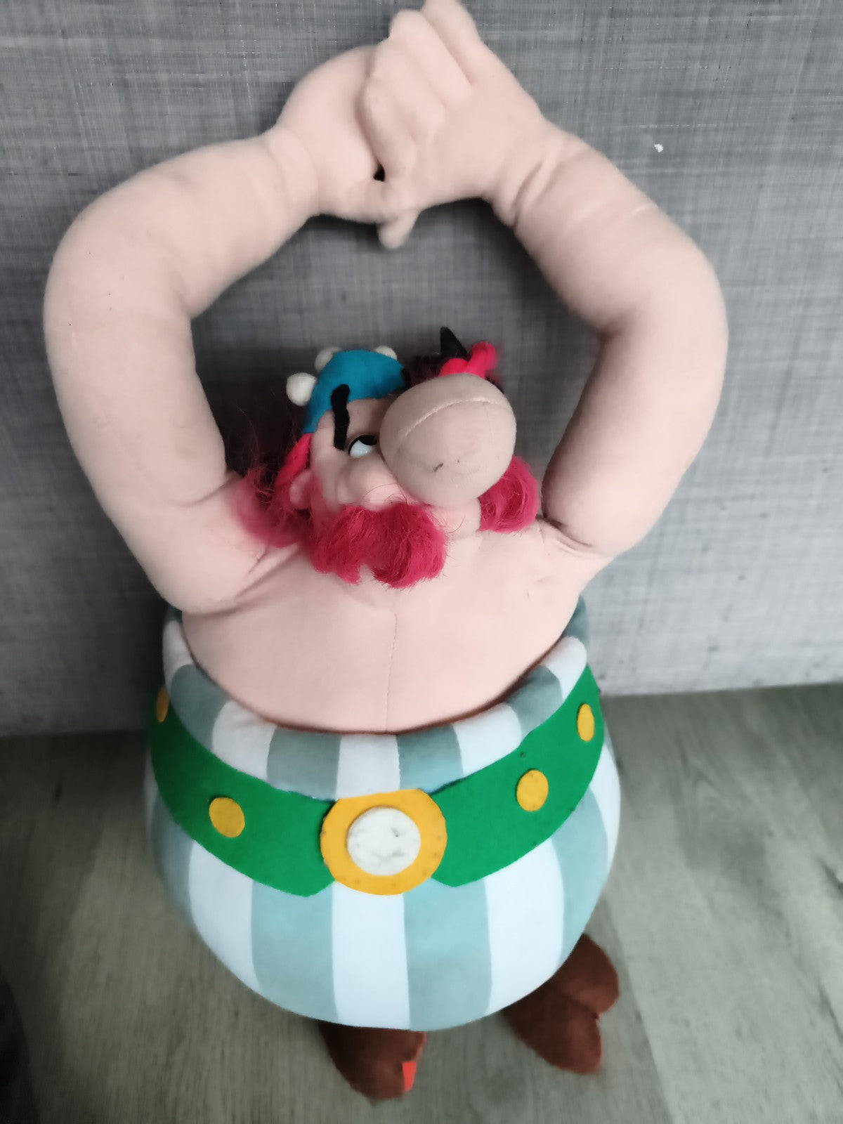 Peluche Obélix vintage Parc Astérix costume rayé bleu blanc
