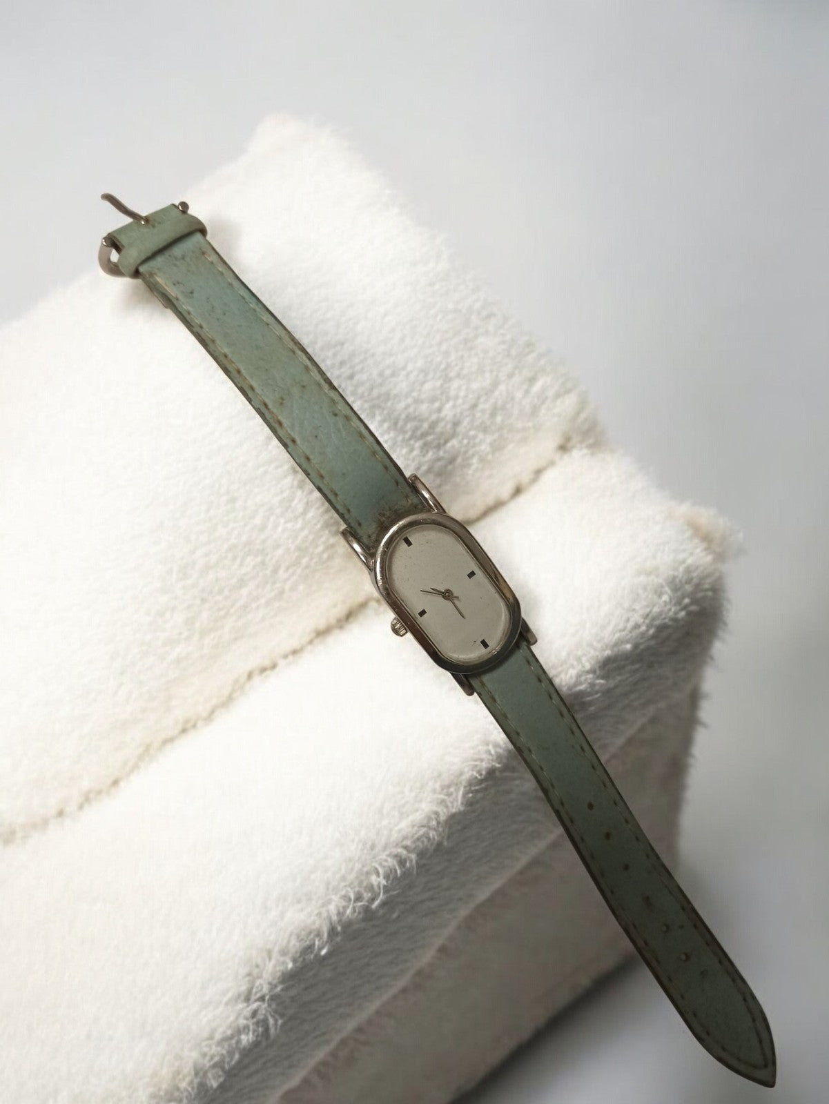 Montre homme vintage rectangulaire rétro à restaurer, cadran clair, bracelet ver