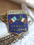 Broche ancienne Frontière Franco Italienne émaillée blason drapeaux vintage