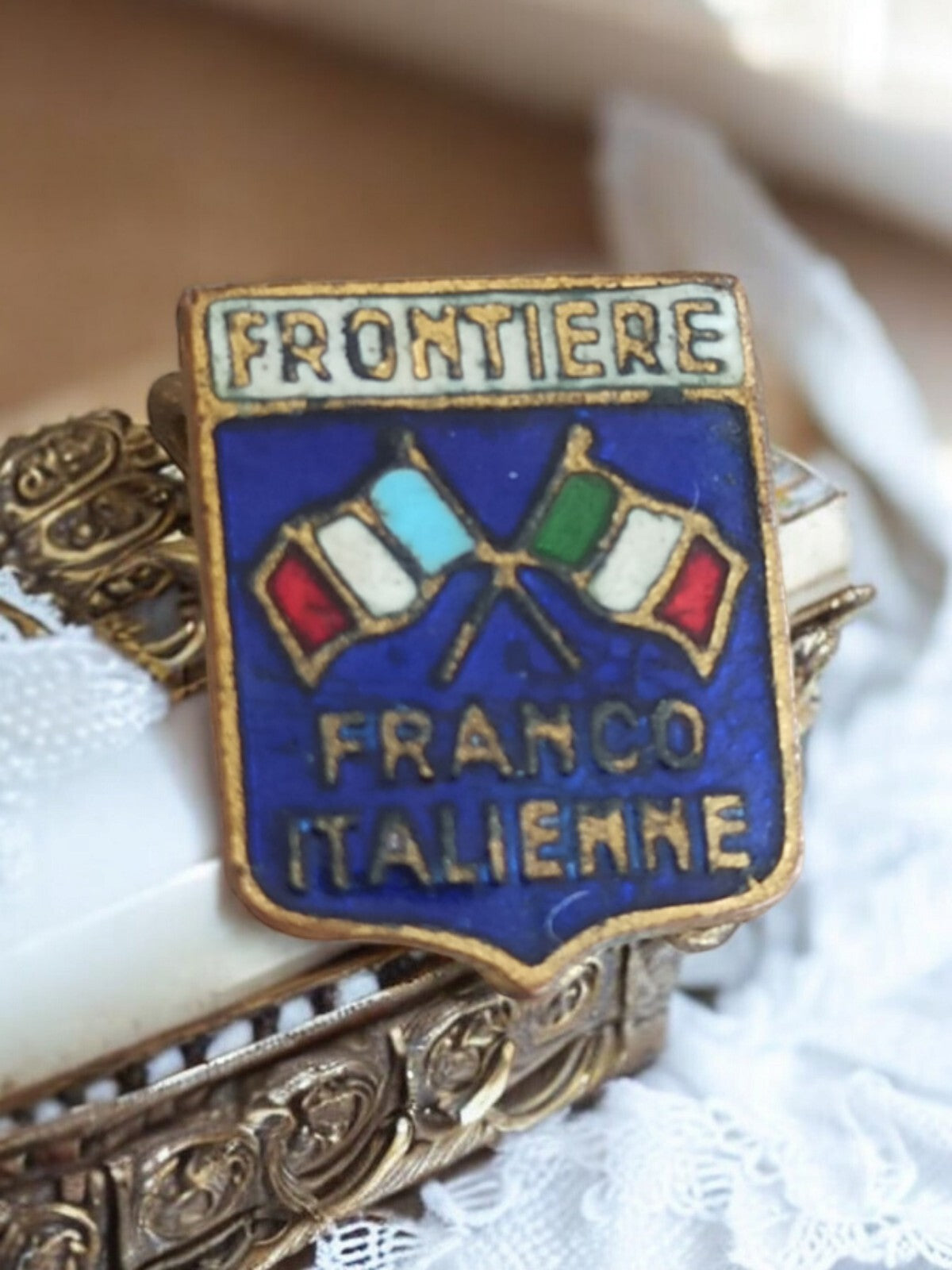 Broche ancienne Frontière Franco Italienne émaillée blason drapeaux vintage