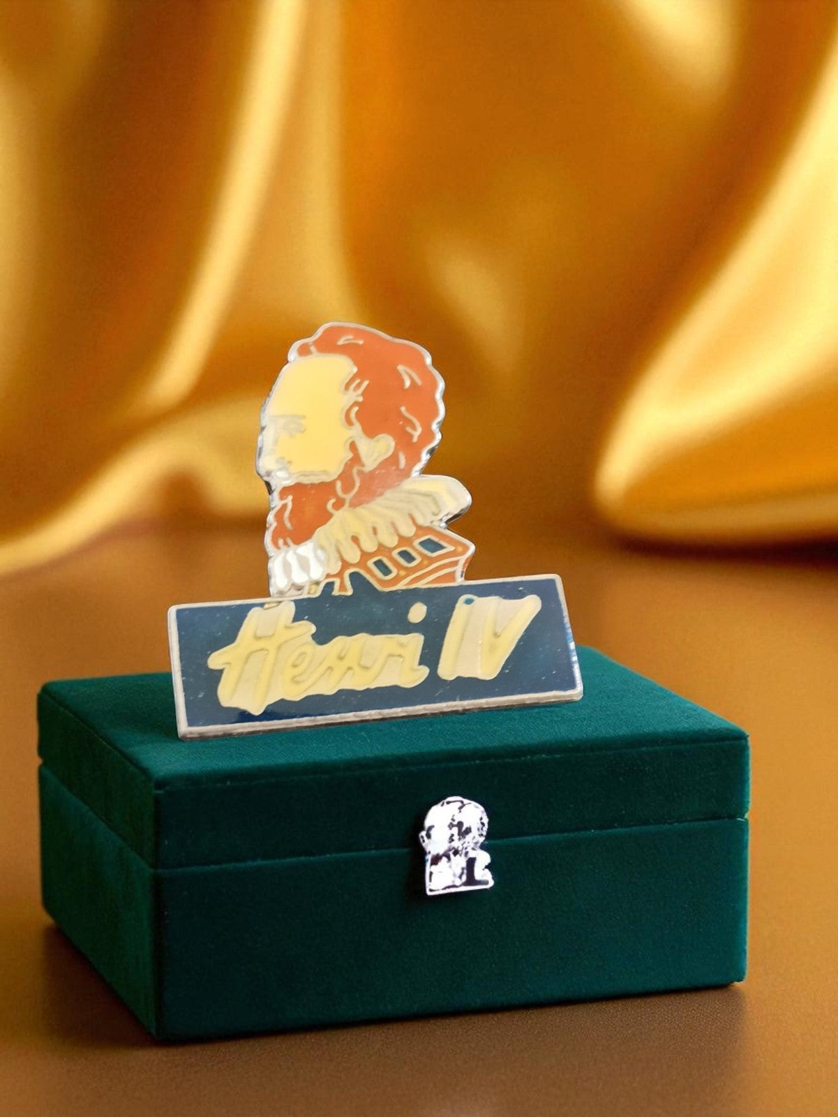 Pin's Henri IV édition limitée, badge publicitaire vintage, aspect émaillé