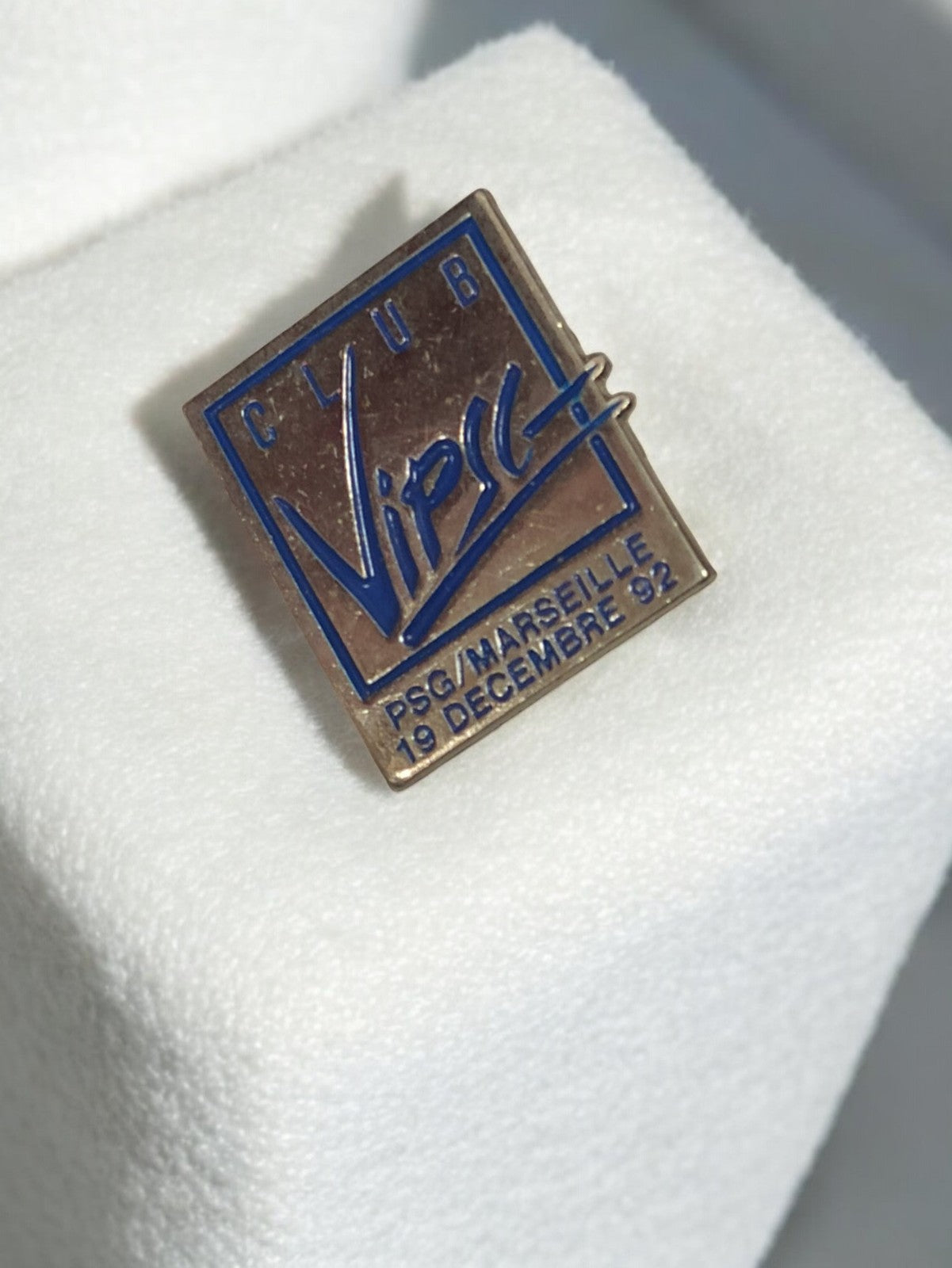 Pin's Club VIP PSG Marseille 1992 badge foot vintage carré bleu ancien