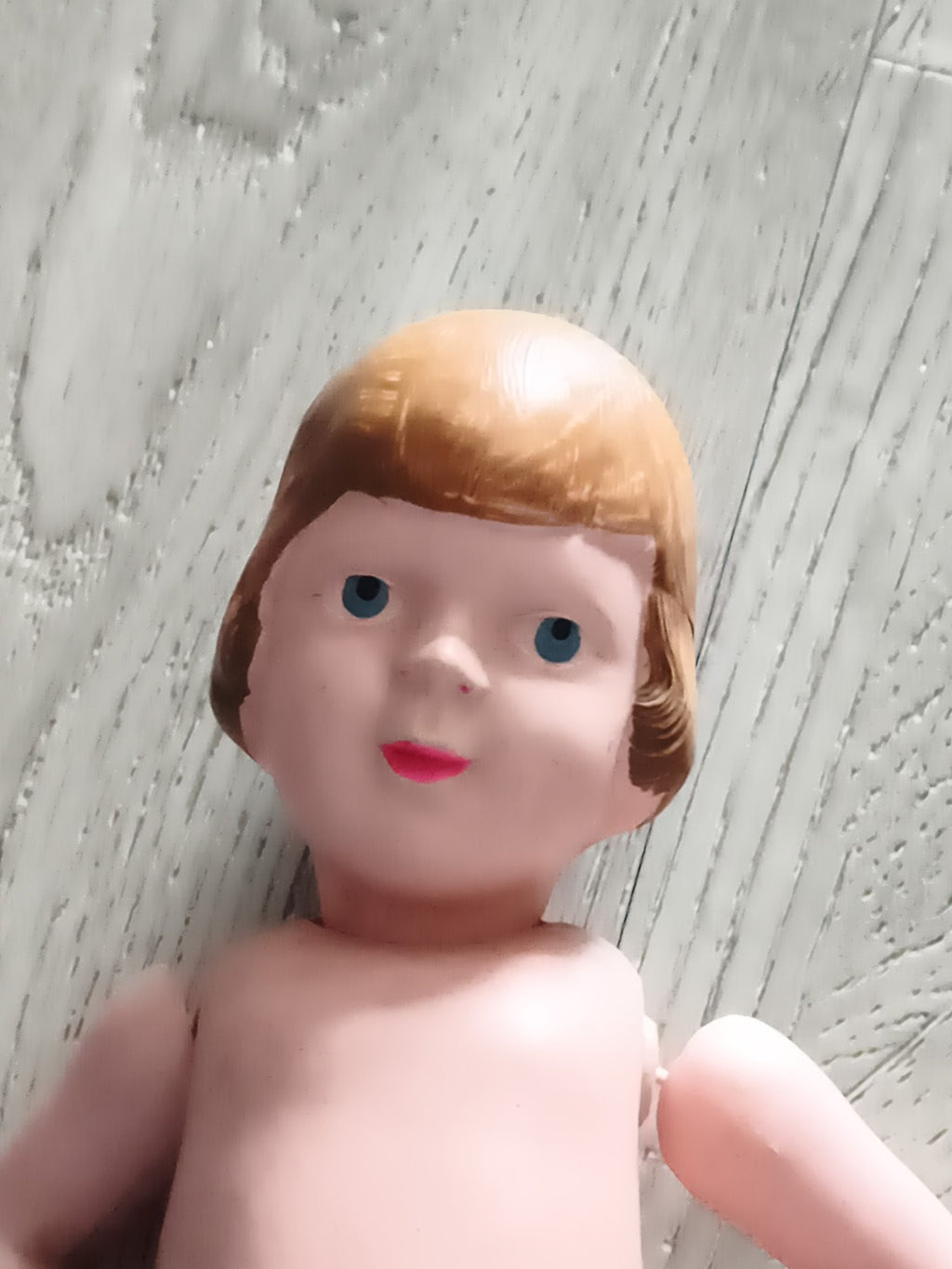Poupée ancienne articulée visage peint yeux fixes vintage fille rétro