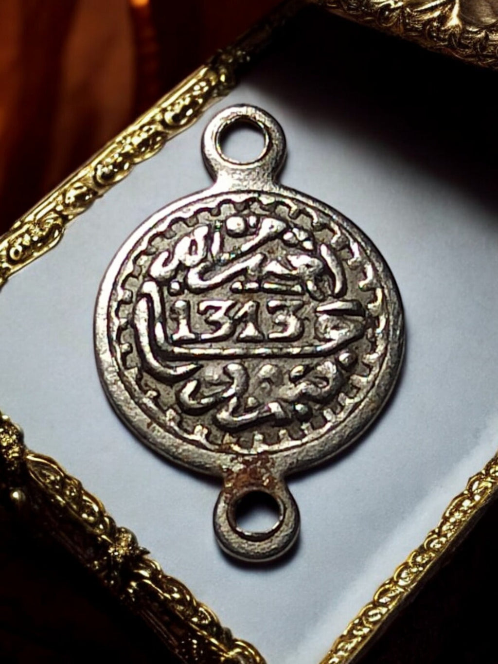 Pendentif ancien berbère Maroc médaille ronde ajourée inscription 1315